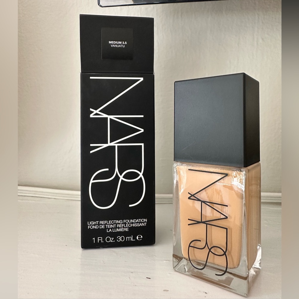 NARS light reflecting foundation